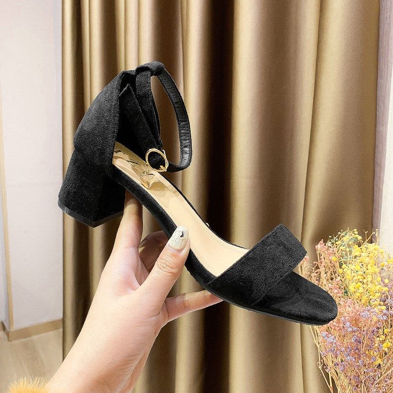 大码凉鞋41一43女一字带扣粗跟加宽加肥凉拖露趾脚浮肿高跟鞋3cm