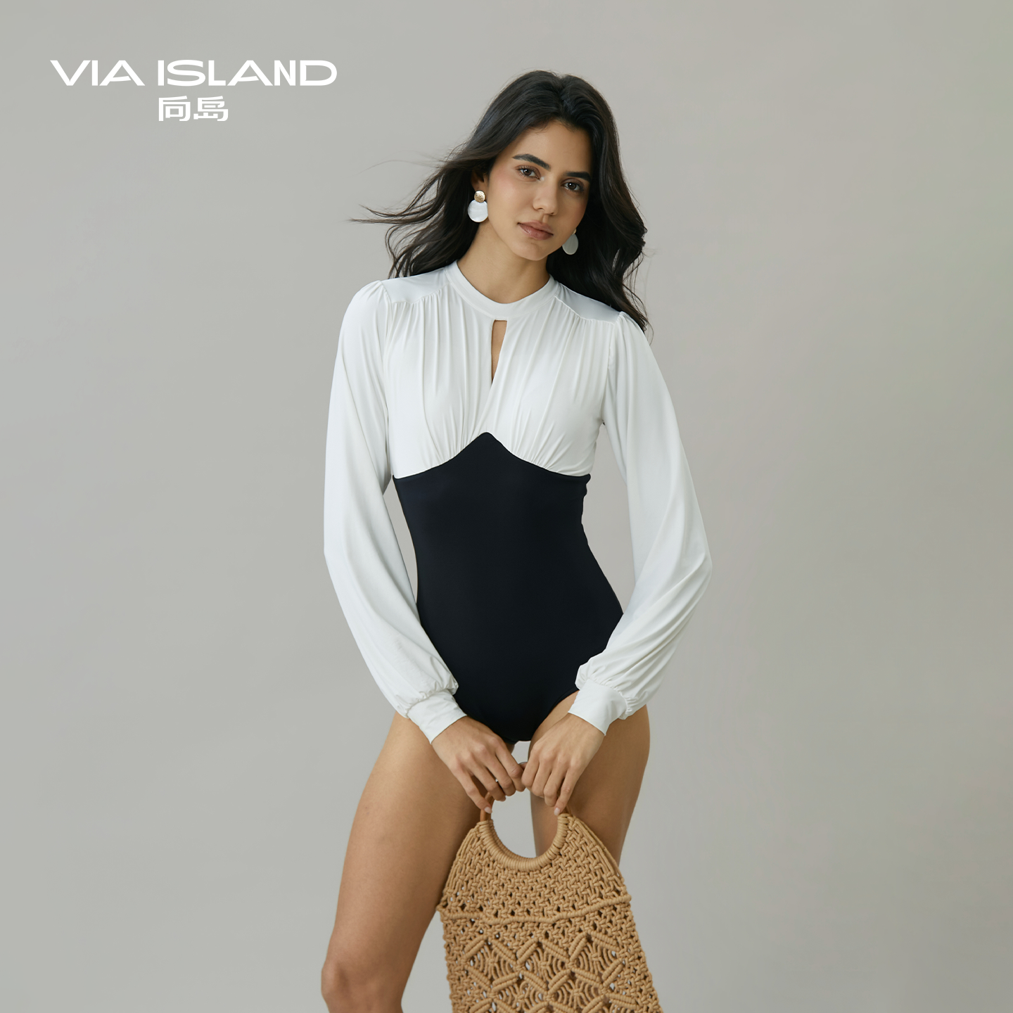 VIA ISLAND向岛2025新款黑白拼色显瘦气质连体泳衣温泉泳衣女度假