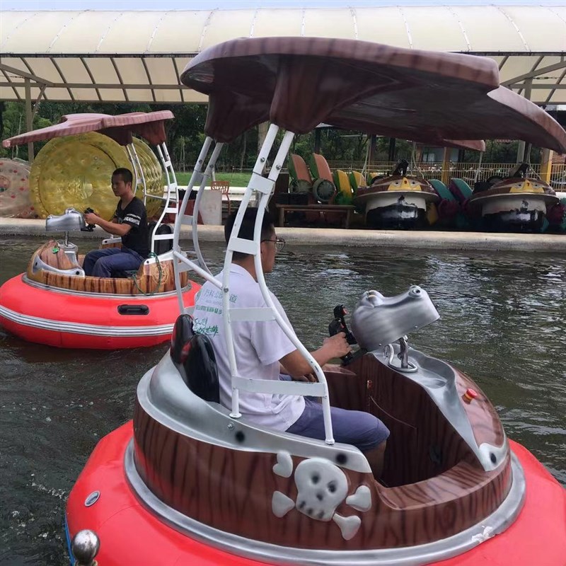 亲子戏水游乐水上公园电动充气碰碰船激光对战打水雷仿古碰碰船