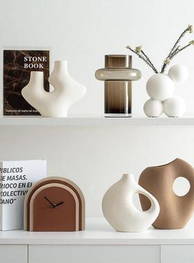 现代客厅柜高级感摆件小众酒柜电视柜大地色艺术软装饰品轻奢高档