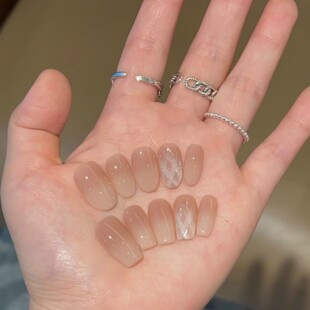 纯欲裸色渐变格纹美甲短款显白手工穿戴甲中长款杏仁甲高级感成品