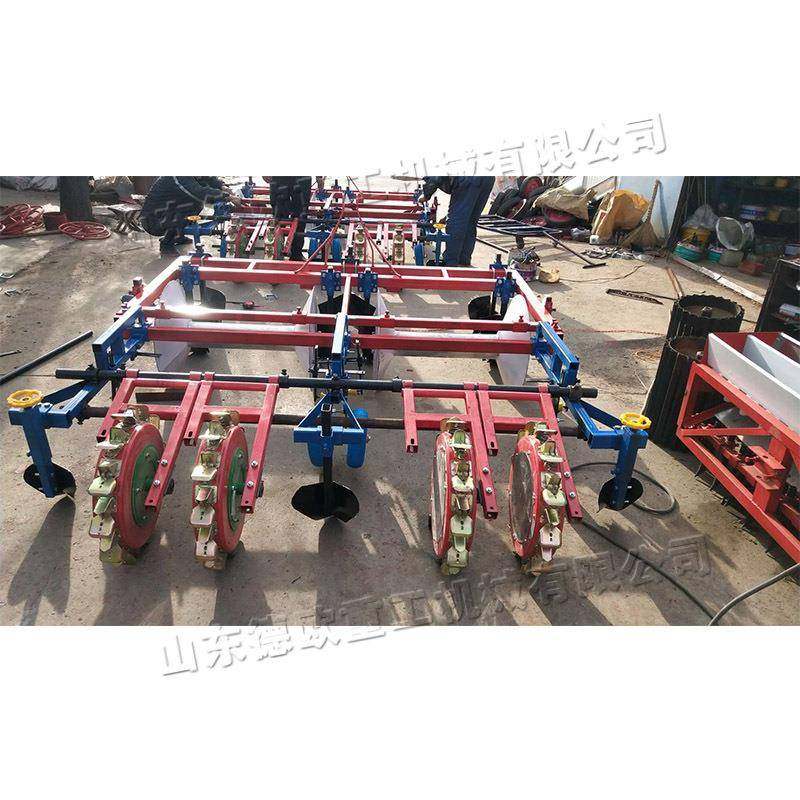 四行平土铺膜打孔播种机拖拉机牵引式玉米种植机深施颗粒肥点播机,农机/农具/农膜,播种栽苗器/地膜机,淘宝优惠券,粉丝福利购,淘宝优惠卷