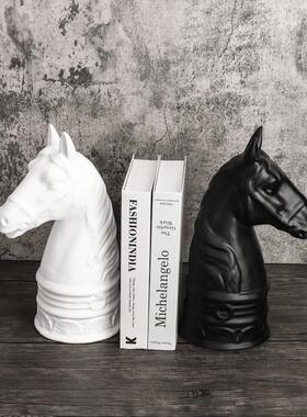 现代简约黑色白色树脂马头书档样板间家居饰品客厅桌面装饰摆件