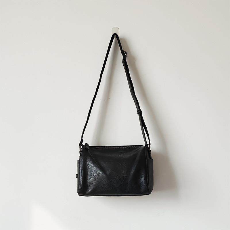 推荐软皮男包小众个性水桶包男士单肩包韩版百搭斜挎包PU休闲小挎