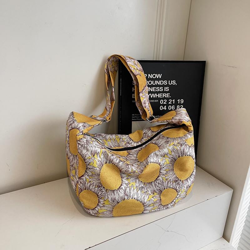 推荐春夏新款民族风拼布包