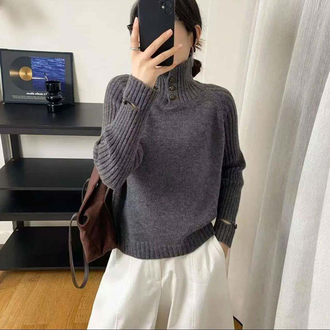 极速洋气减龄重工高级感时尚chic纽扣设计感高领针织毛衣女2026秋