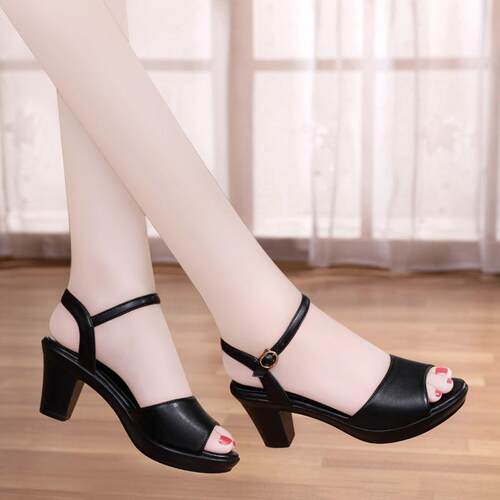 推荐一字带粗跟凉鞋女夏季