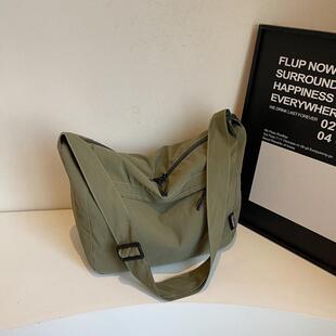 推荐简约日系纯色尼龙帆布包包女2025新款休闲斜挎包大容量单肩通