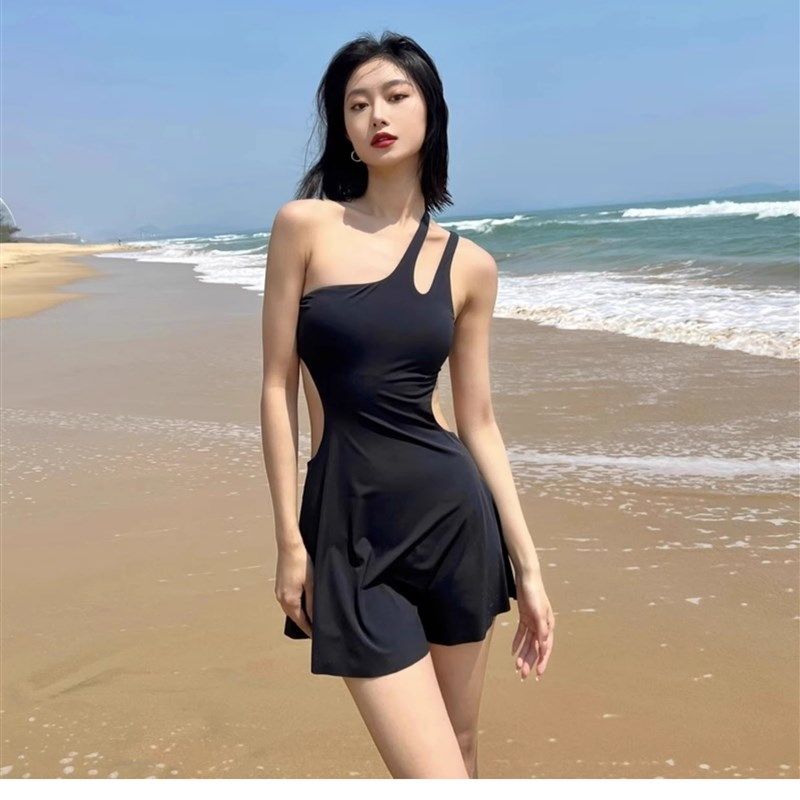 泳衣女黑色单肩镂空比基尼裙式分体平F角裤两件套保守显瘦遮肚温