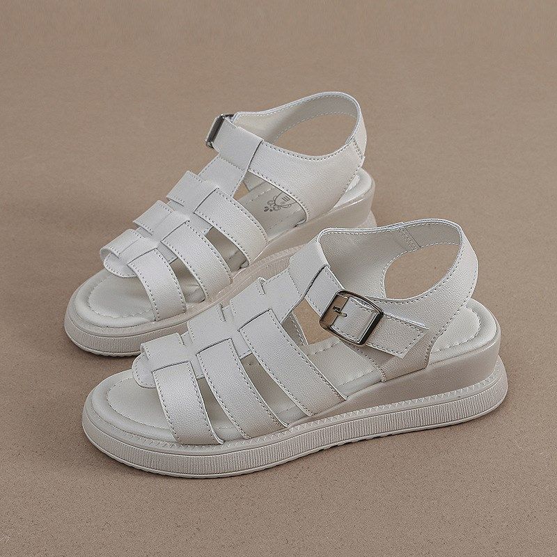 大码凉鞋女41一43夏季2025年新款平底胖脚宽肥小码女鞋313233坡跟