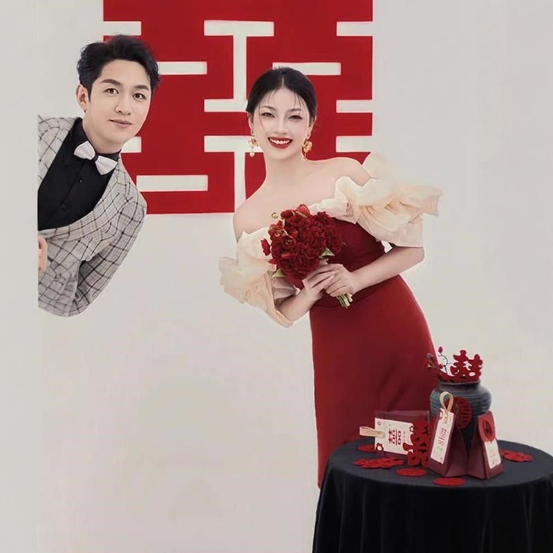 法式2024新款酒红一字肩缎面宴会年会新娘订婚回门敬酒晚礼服裙女