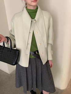 非真实价格:韩系休闲简约百搭淡绿色兔耳朵短款羊绒大衣