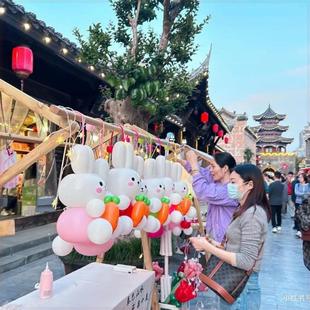 2025摆摊手提兔子灯笼气球拍照街卖火热网红地摊材料夜市发光气球