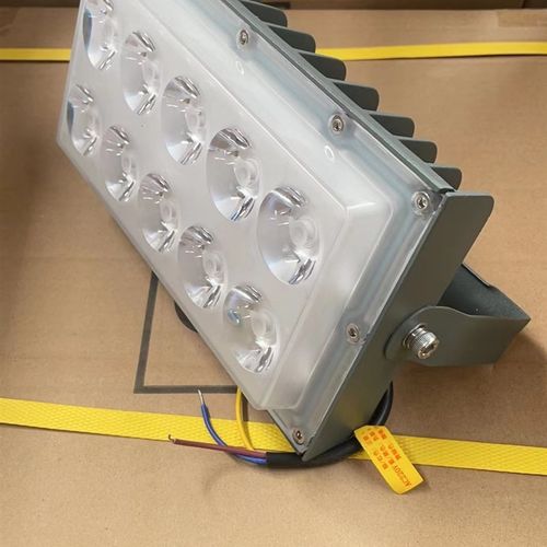 LED投光灯户外防水超亮简约一束光室外强光现代聚光节能照明灯暖