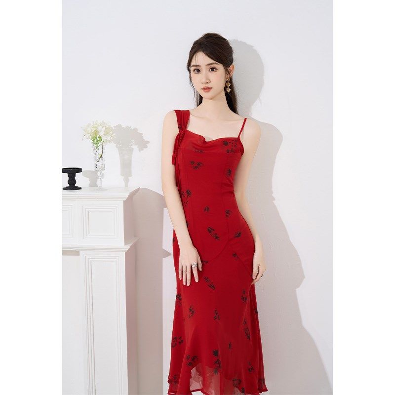 红色吊带裙气质连衣裙2025新款女夏季法式收腰小众中长款修身裙子,女装/女士精品,连衣裙,淘宝优惠券,粉丝福利购,淘宝优惠卷