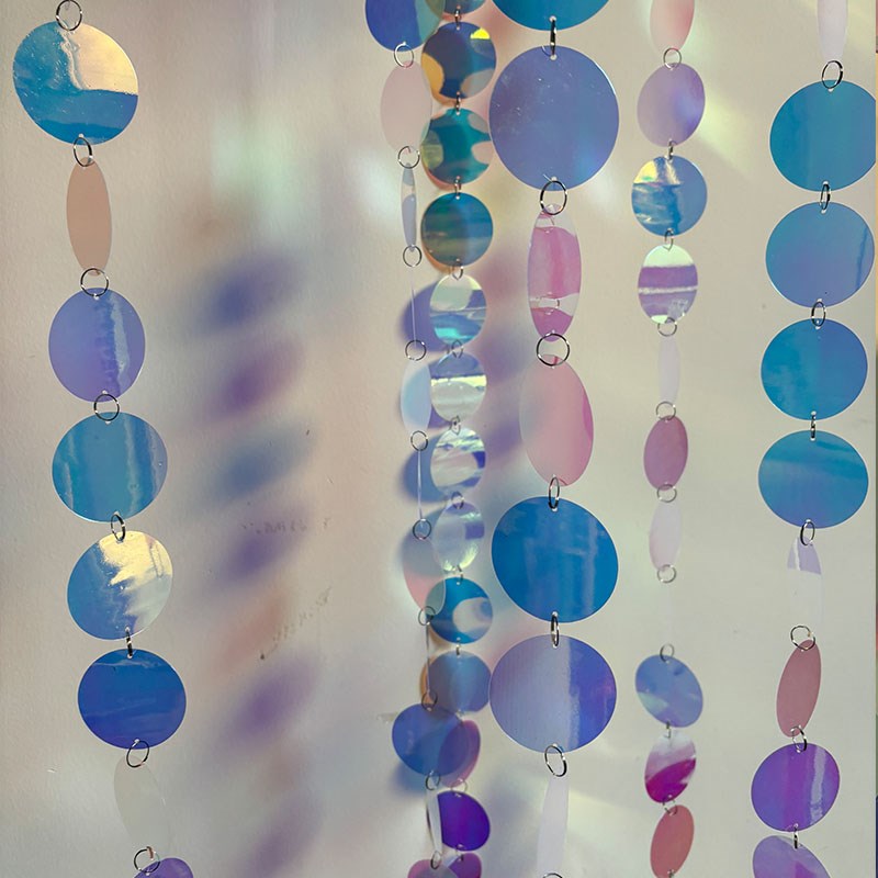 加厚炫彩片镭射幻彩圆片透明彩色圆形塑料片幼儿园环创吊饰材料