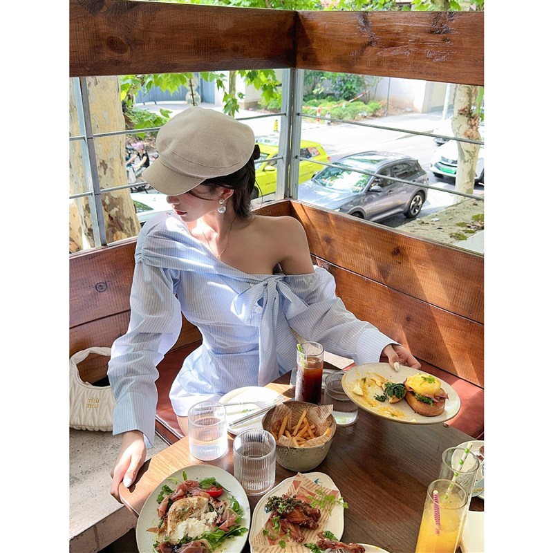 灰尘邓邓 设计感斜肩长袖衬衫女2024秋季新款辣妹露肩上衣套装