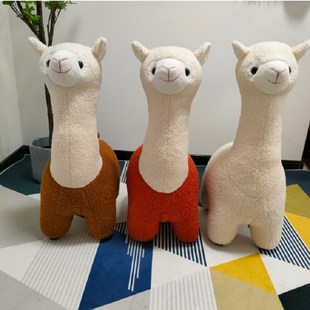 知一家居羊驼凳毛绒创意小羊坐凳网红凳客厅摆件乔迁礼物家用凳子