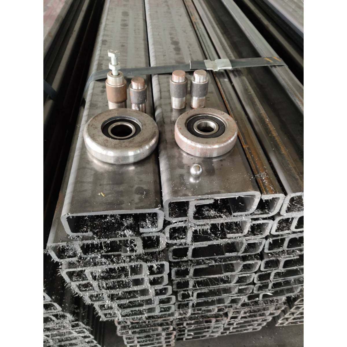 叉车C型钢轨道槽钢堆高车举升降机传菜机家用货梯门钢架导轮轴壳