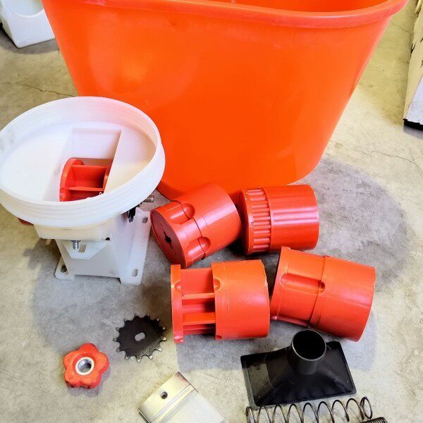 农用玉米花生播种机配件排种器化肥娄追肥娄底仓总成手动