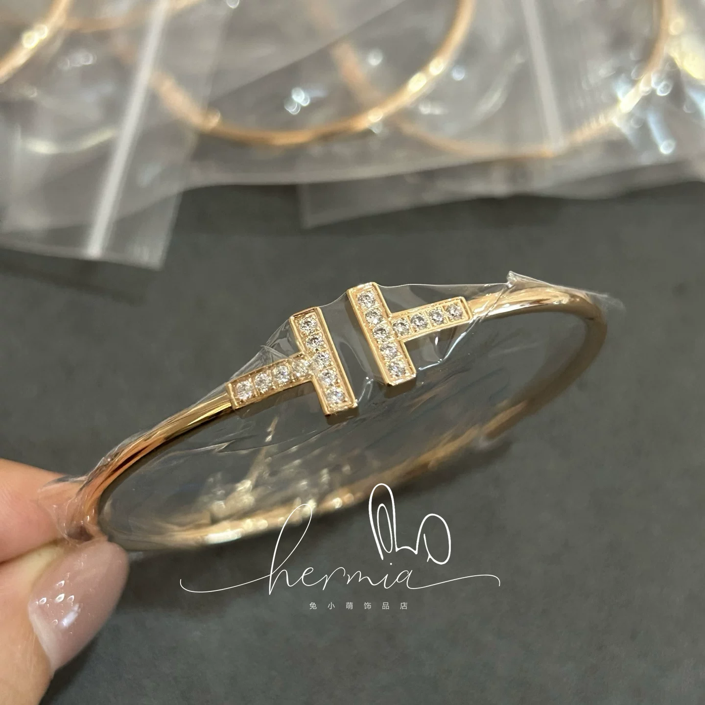 新款t1双t手镯女镀18k玫瑰金开口满钻白贝母克领导手环轻奢高级感,金属材料及制品,金属结构件,淘宝优惠券,粉丝福利购,淘宝优惠卷