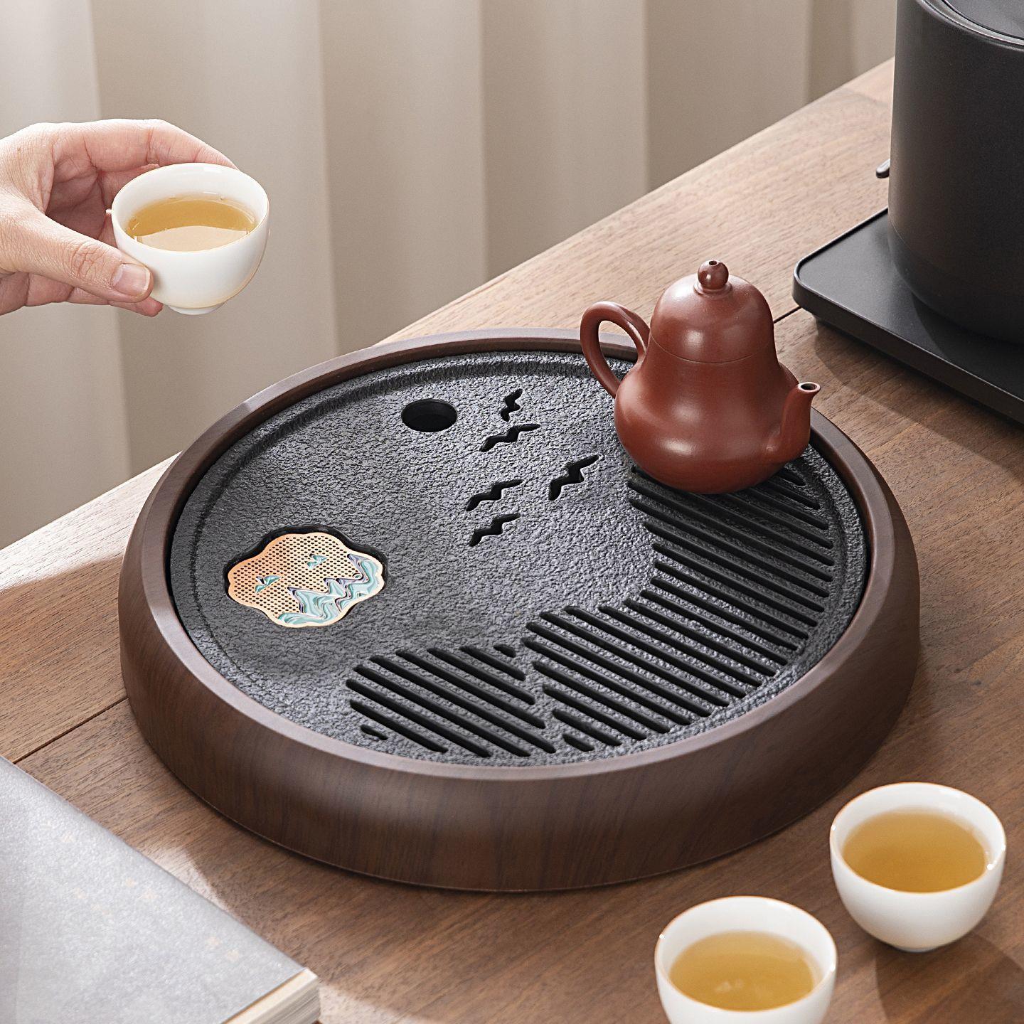2026年新款圆形茶盘蓄水排水两用干泡小茶盘仿石盘面密胺底
