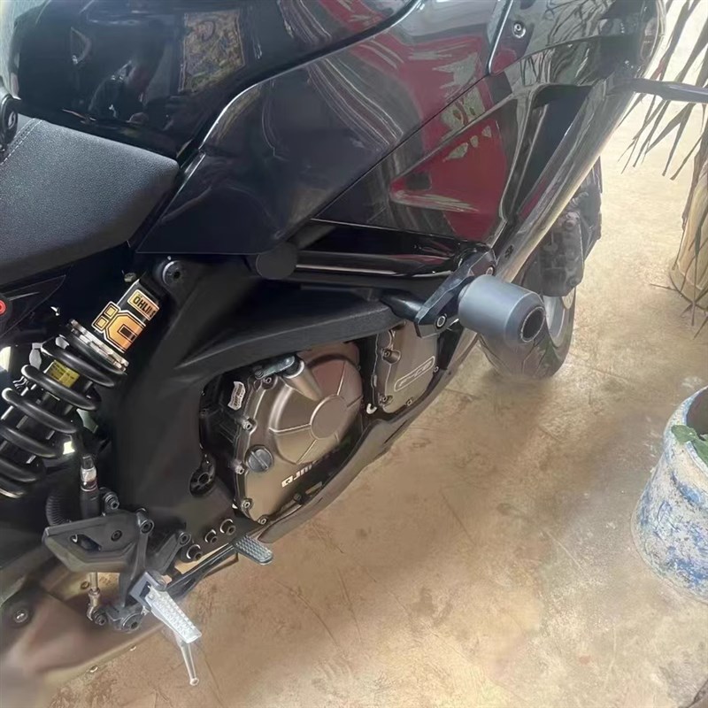 适用铃木 GSX-S1000GT 2022-2023年 改装车身防摔球发动机保险杠
