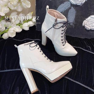 秋冬鞋子女2024新款爆款女鞋粗高D跟防水台系带马丁靴气质尖头短