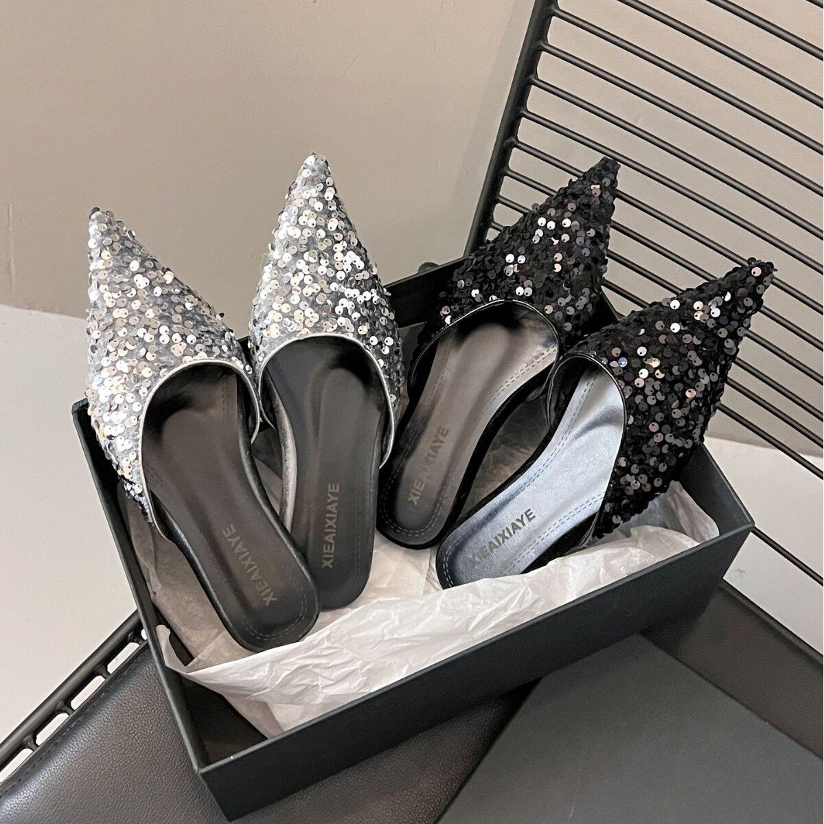 包头拖鞋女2026春夏新款外穿凉拖尖头亮片平底懒人半拖鞋