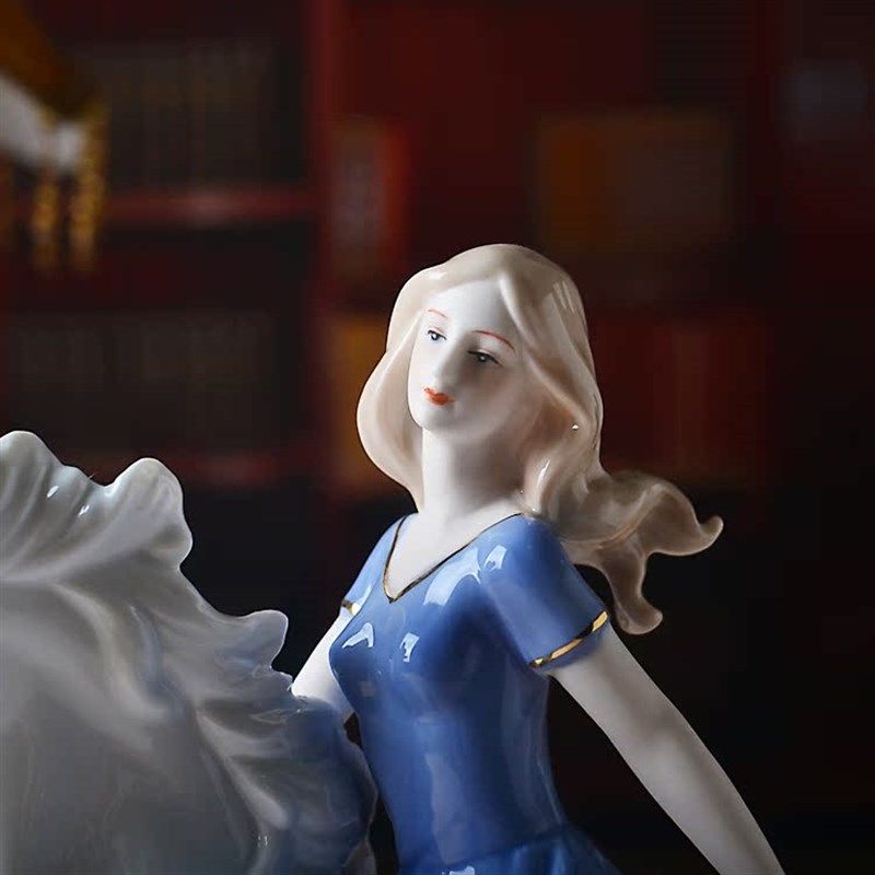 新品 欧式骑马少女 陶瓷工艺品婚房摆件家居装饰品陶瓷人物