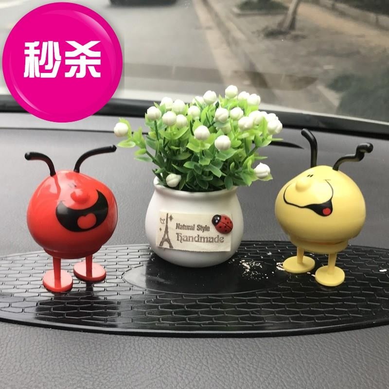 摇头晃脑的车内y摆件汽车摆件可爱漂亮车内饰品摆V件车上装饰用品