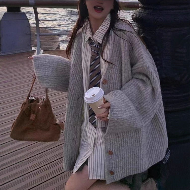 纽扣V领毛衣女春秋新款通