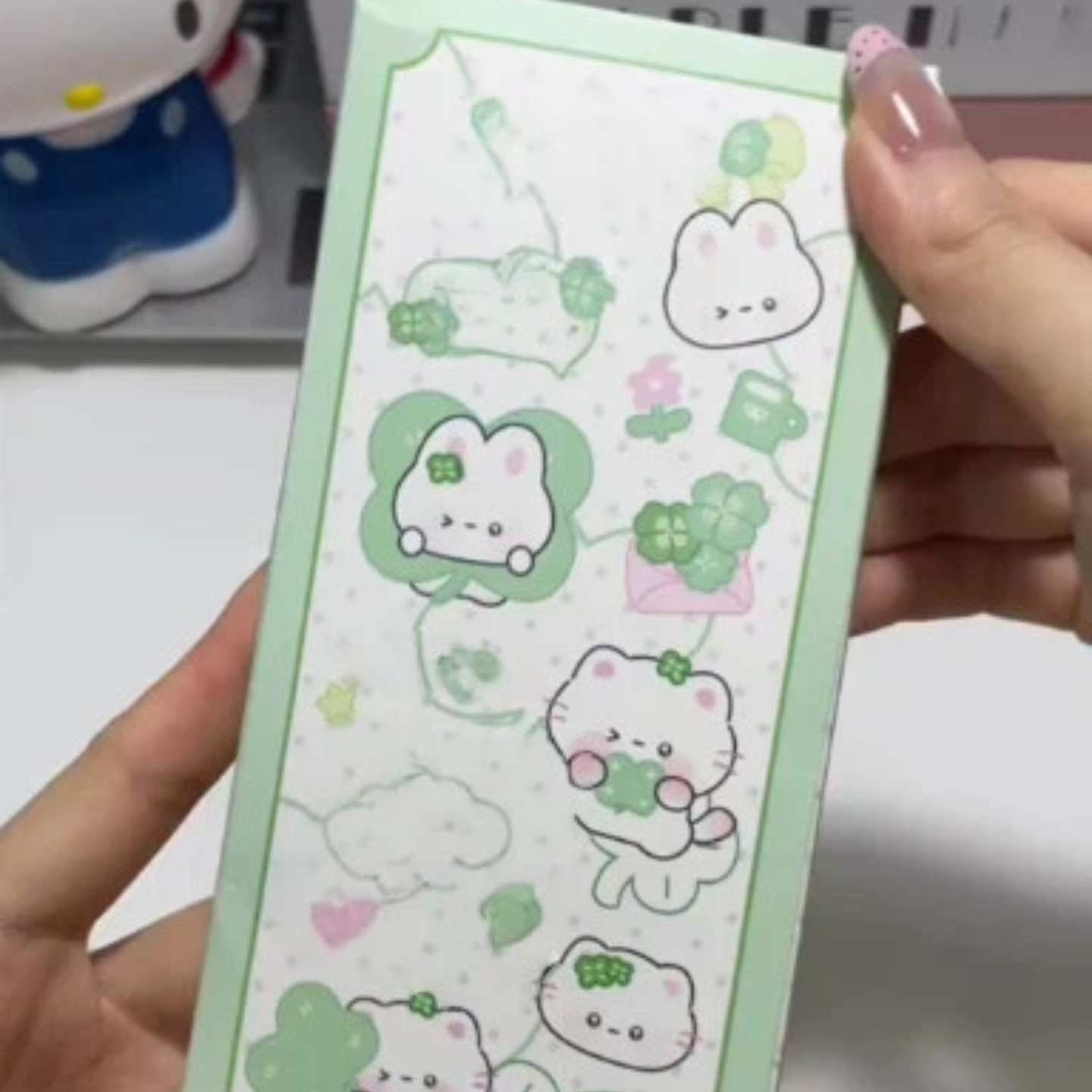 便利贴都卷上三折叠了