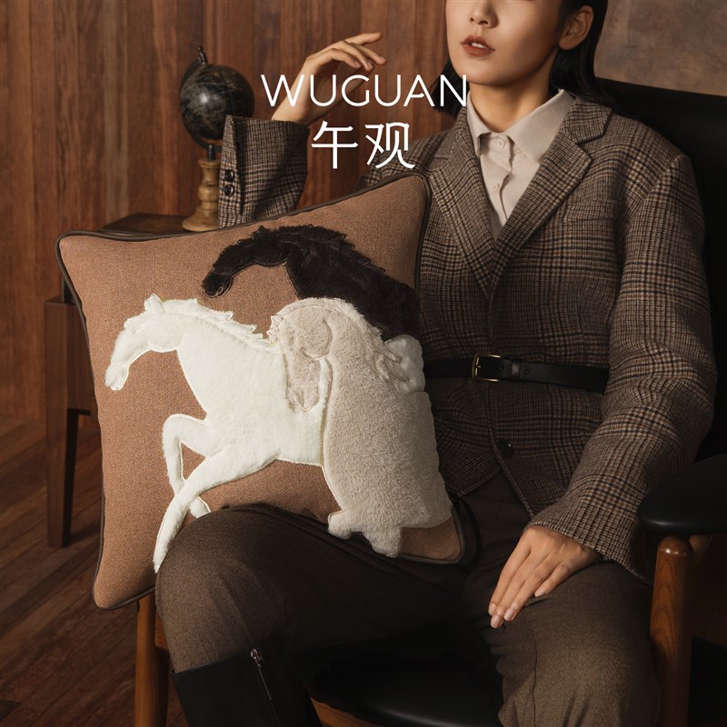 午观 三色骏抱枕客厅沙发腰枕靠枕氛围感老钱风装饰毛呢质感靠垫