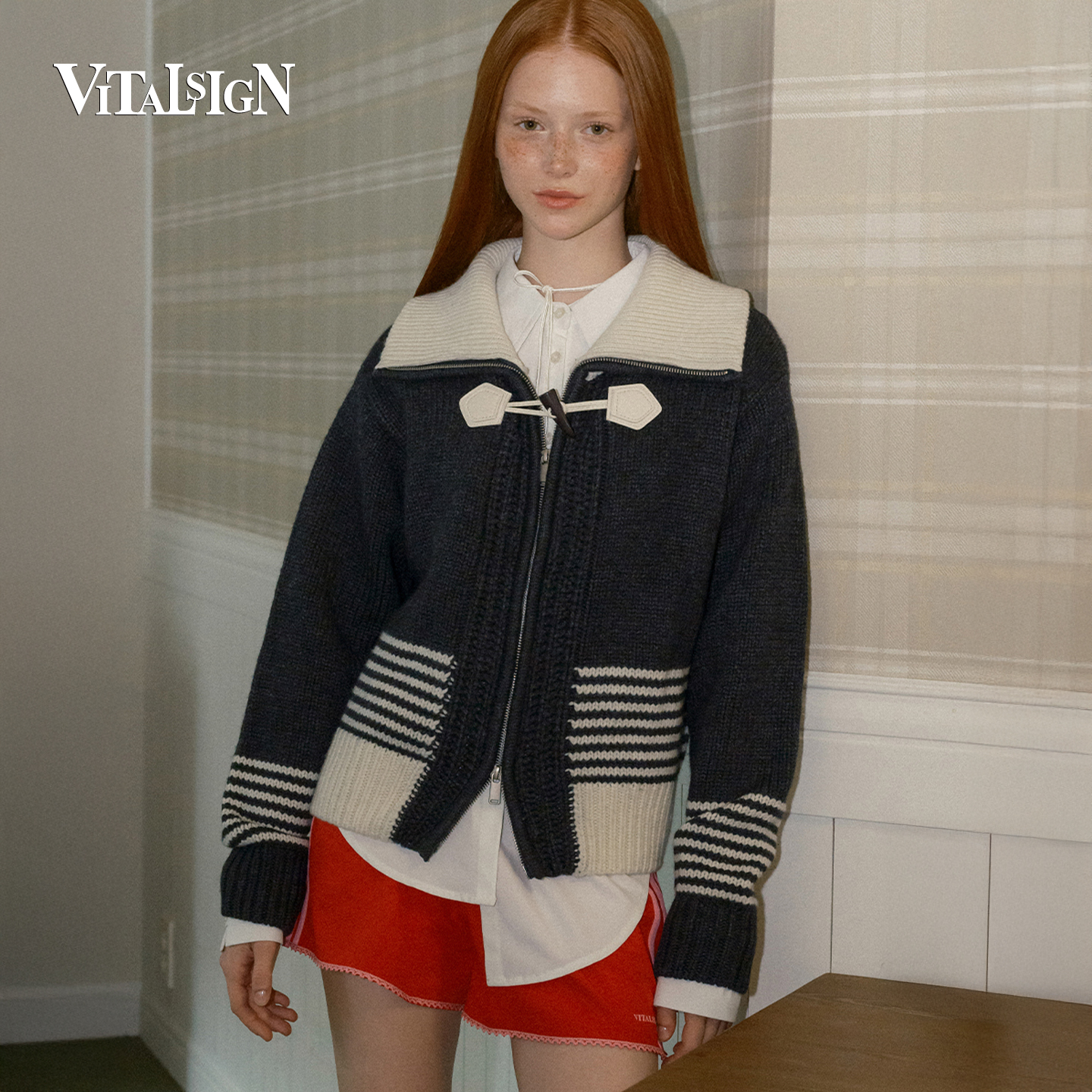 VitalSign翻领皮革扣毛衣