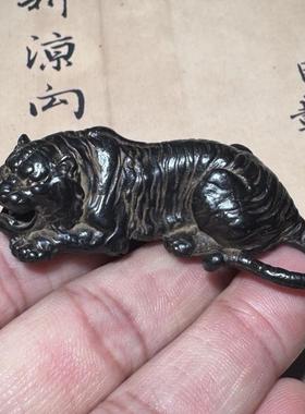 尼泊尔藏式复古天铁实心老虎茶宠摆件十二生肖虎卧虎压纸镇尺摆设