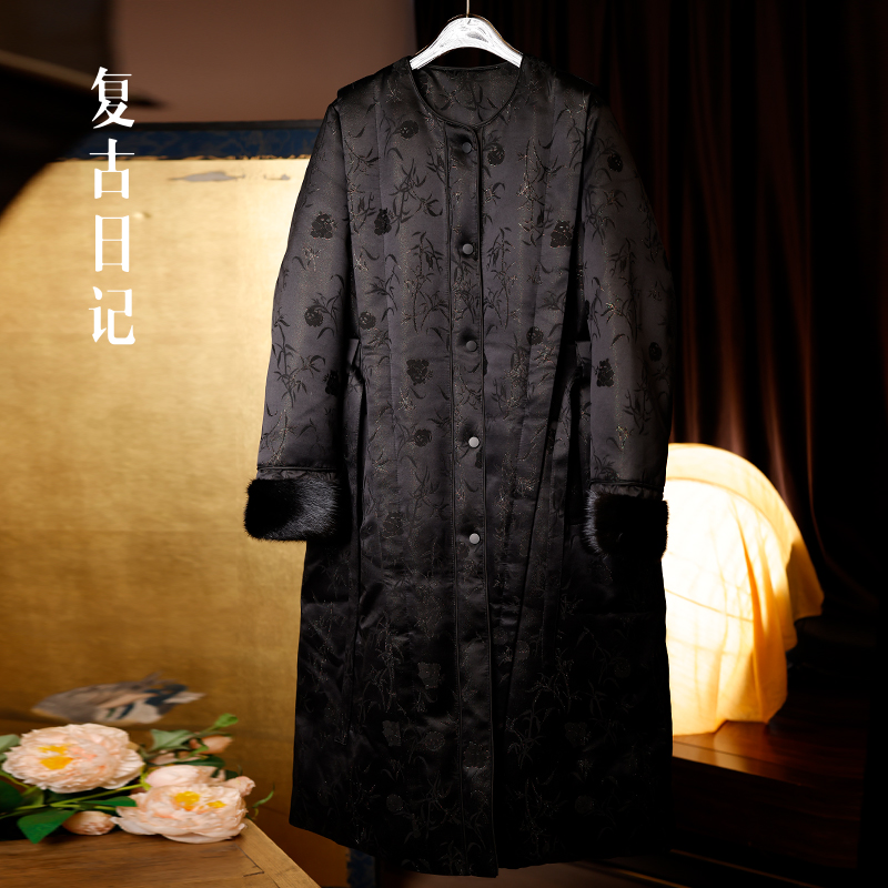 复古日记“耀彩”丝羊毛螺钿正绢熊猫玉竹水貂长款鹅绒服2EHR543