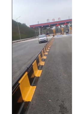 高速公路Am级移动钢护栏中央分隔带防撞护栏八字防撞栏带碰撞报告
