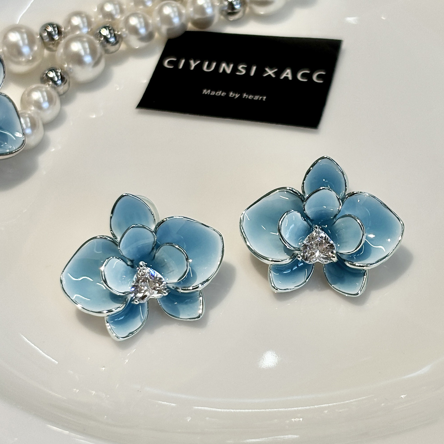 新中式青花瓷珐琅滴釉蓝色花朵耳环女小众高级感纯银耳钉秋冬耳饰