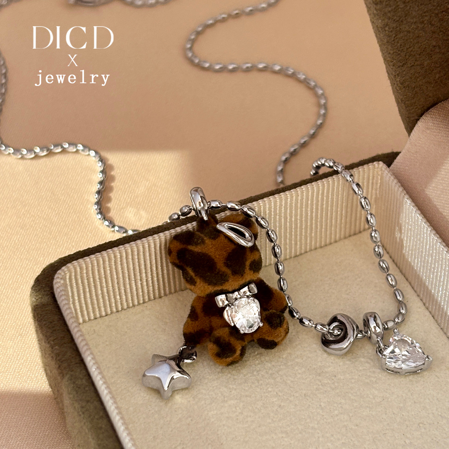 复古植绒镶钻小熊吊坠项链女