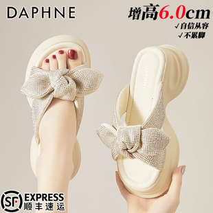 女2025夏外穿厚底增高百搭露趾沙滩凉拖 达芙妮蝴蝶结满钻一字拖鞋