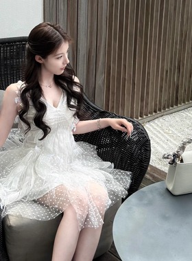 Layyyy【天鹅小姐】浪漫波尔卡白色波点设计感网纱蓬蓬礼服连衣裙