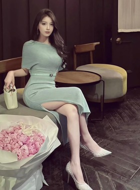 Layyyy 【西湖水】冰川蓝修身一字肩气质名媛高级感针织连衣裙