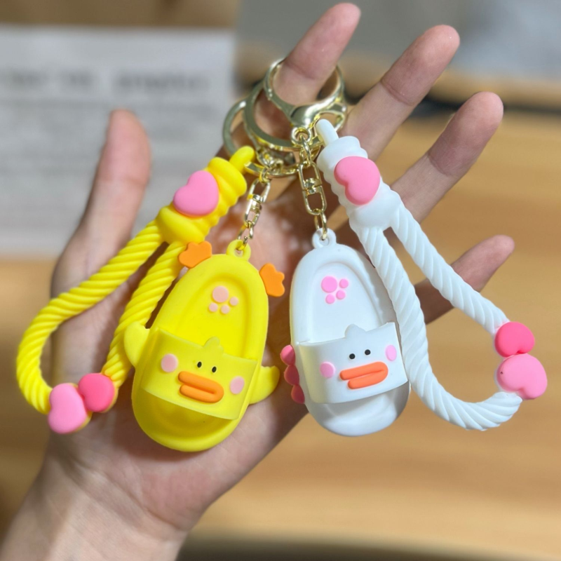 新款创意钥匙扣书包挂件可爱动物仿真拖鞋闺蜜情侣礼物礼品原创