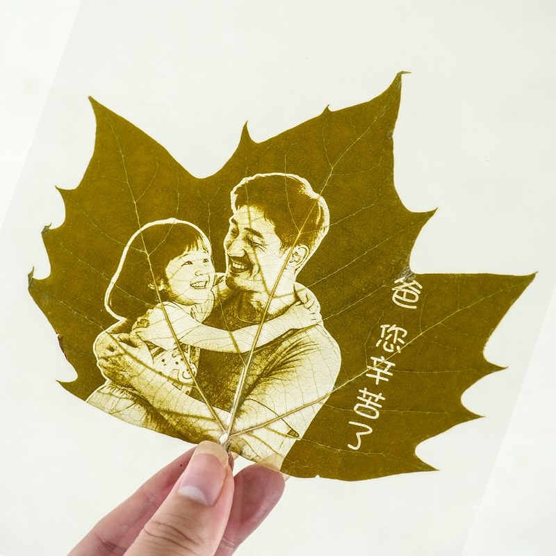 父亲节送什么礼物给爸爸树叶画送女友520梧桐叶叶子树叶雕刻照片