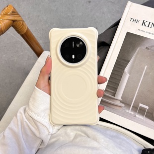 C家壳波漾磁吸液态硅胶适用华为mate60手机壳mate70奶黄色Pura70亲肤软糯防滑耐脏四角加厚防摔P70高级感女