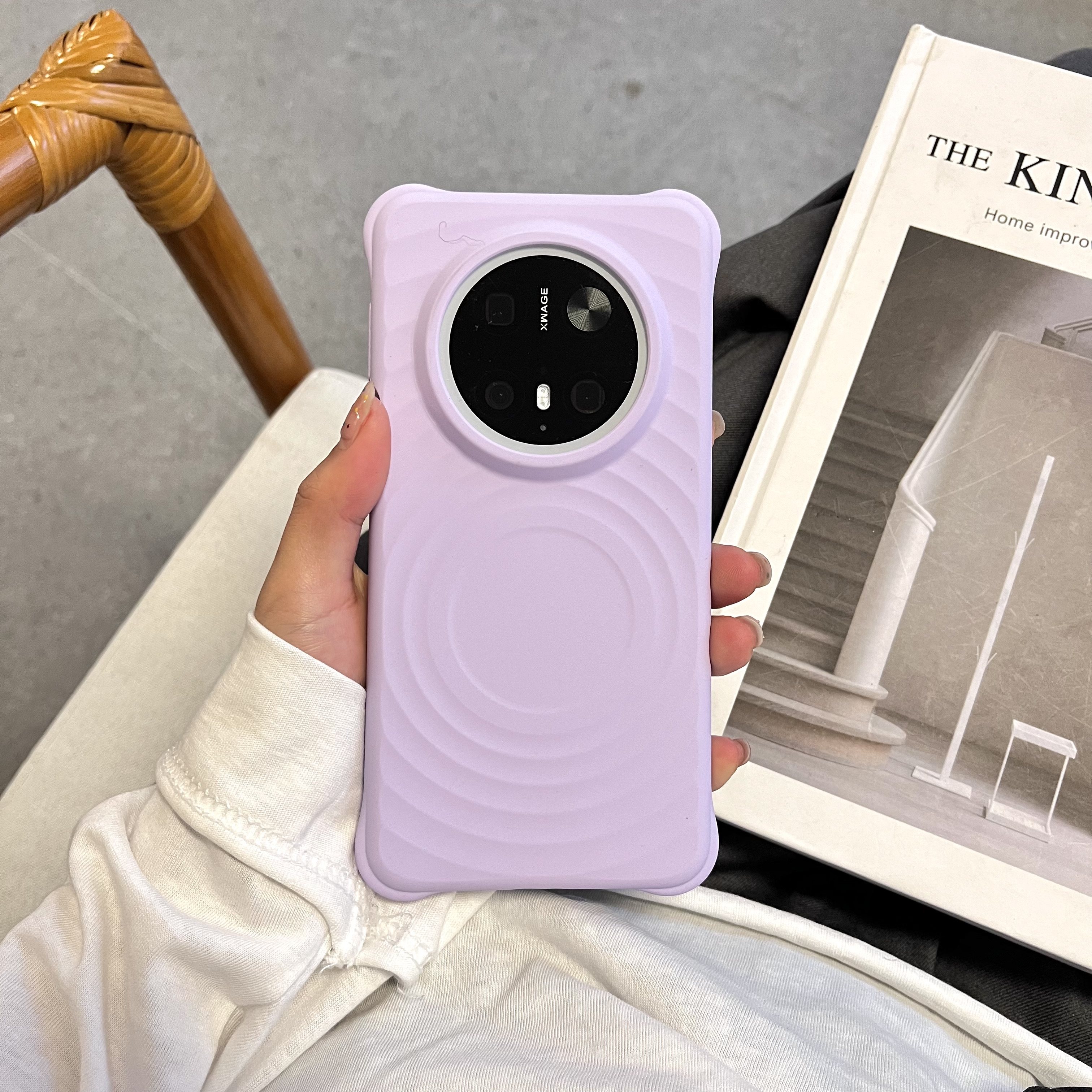 C家壳波漾磁吸液态硅胶适用华为mate60手机壳mate70奶黄色Pura70亲肤软糯防滑耐脏四角加厚防摔P70高级感女