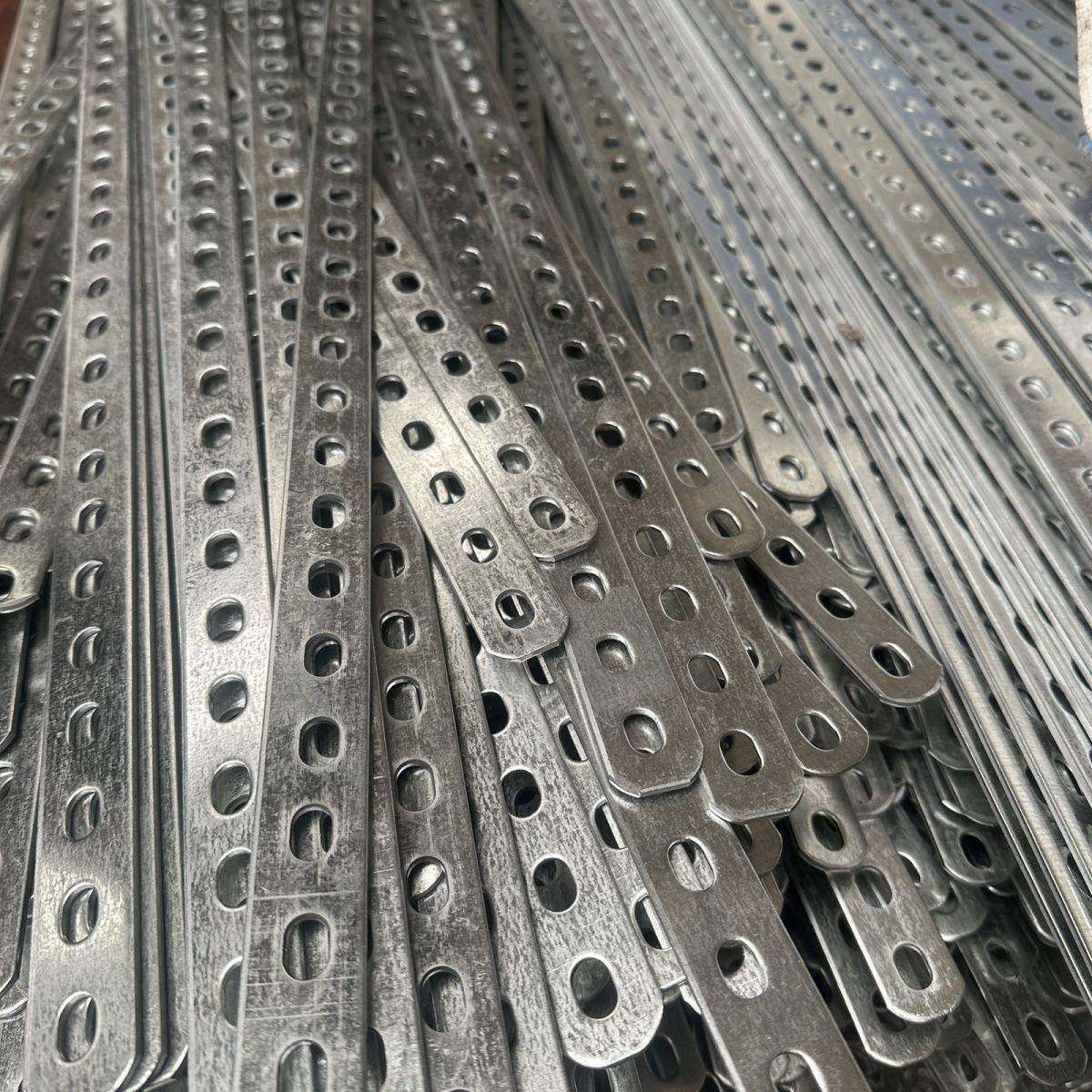 不锈钢板带孔铁条直条扁条加厚神器强力带孔扁条铁片改装角片,金属材料及制品,扁钢,淘宝优惠券,粉丝福利购,淘宝优惠卷