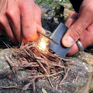 方形打火石户外野营生火方块防水防风火石荒野求生装备