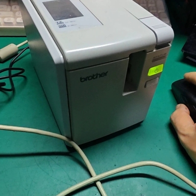 兄弟标签机PT-9700PC，支持连接电脑打印，带电源线和打